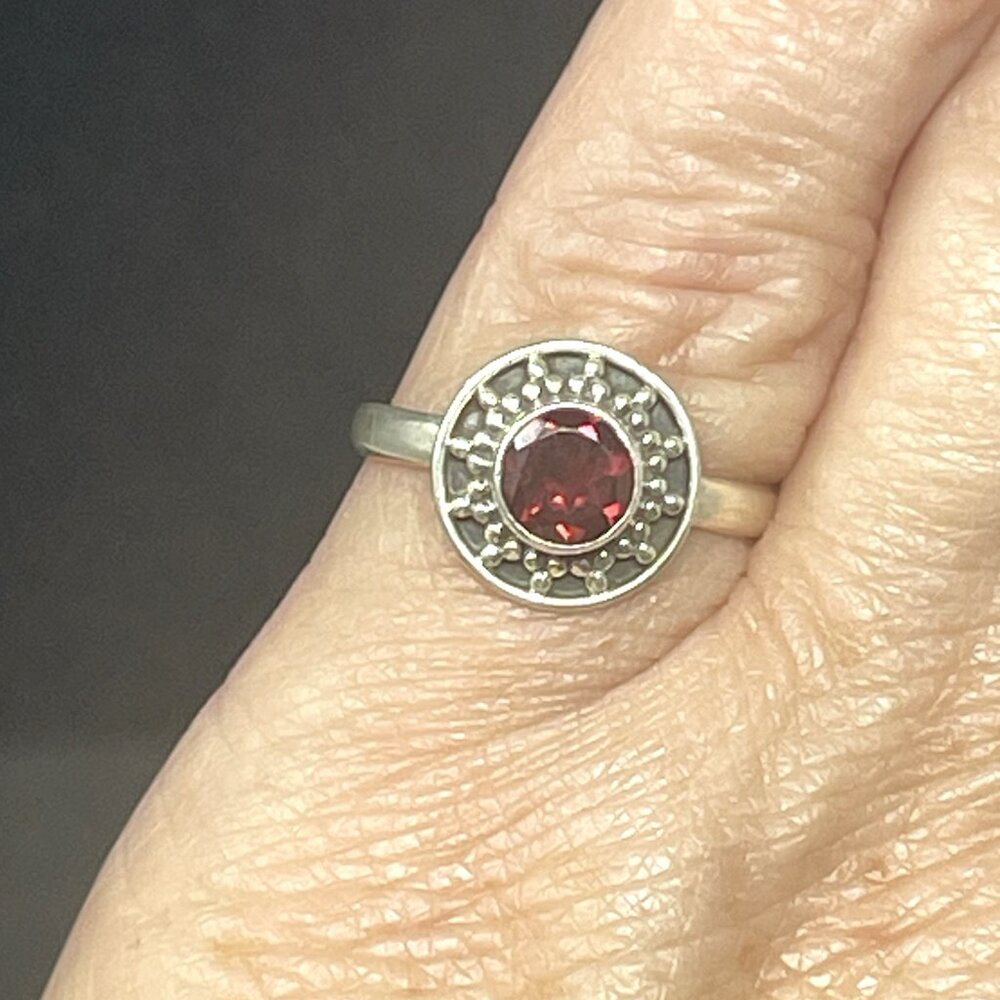 Beautiful Stirling Silver Round Gem Ruby Ring Siz… - image 3